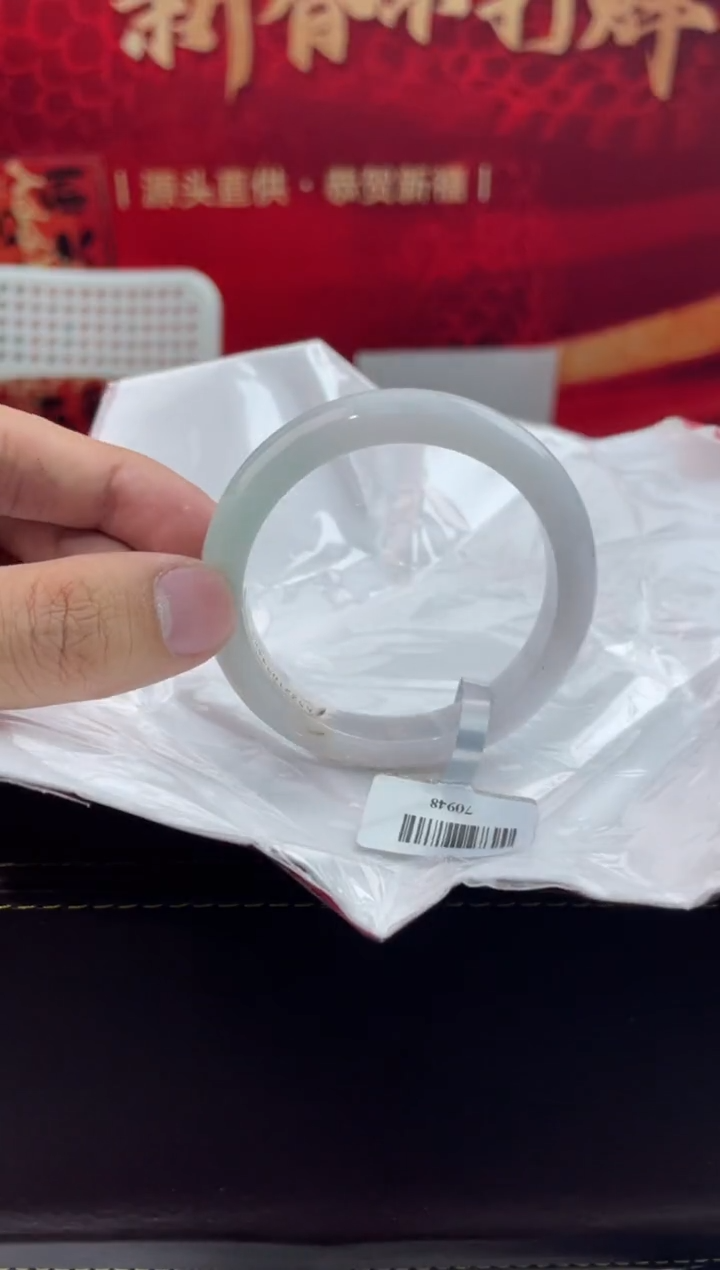 【闪购商品】翡翠手镯未镶嵌28翡翠手镯（微瑕）