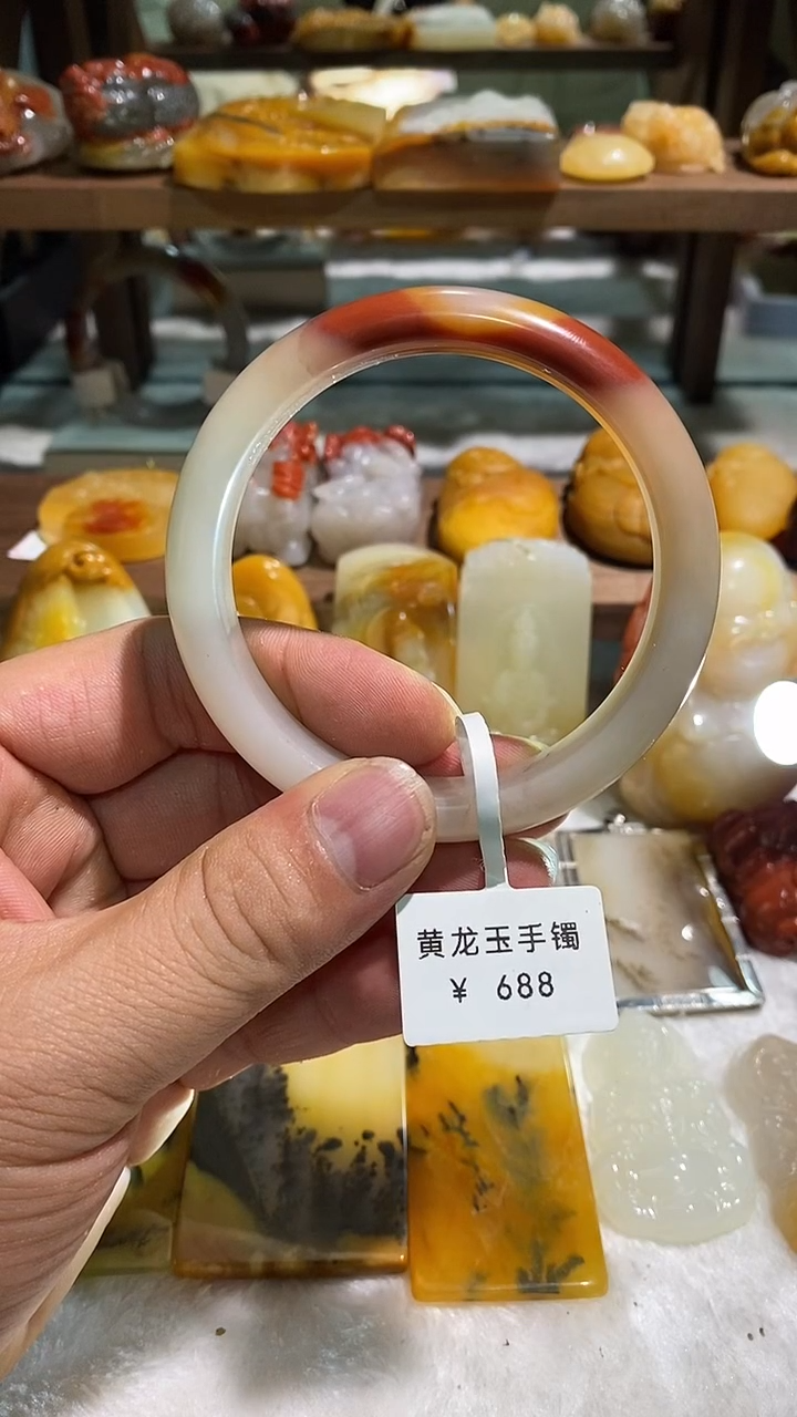 未镶嵌石英质玉（黄龙玉）项圈黄龙玉手镯