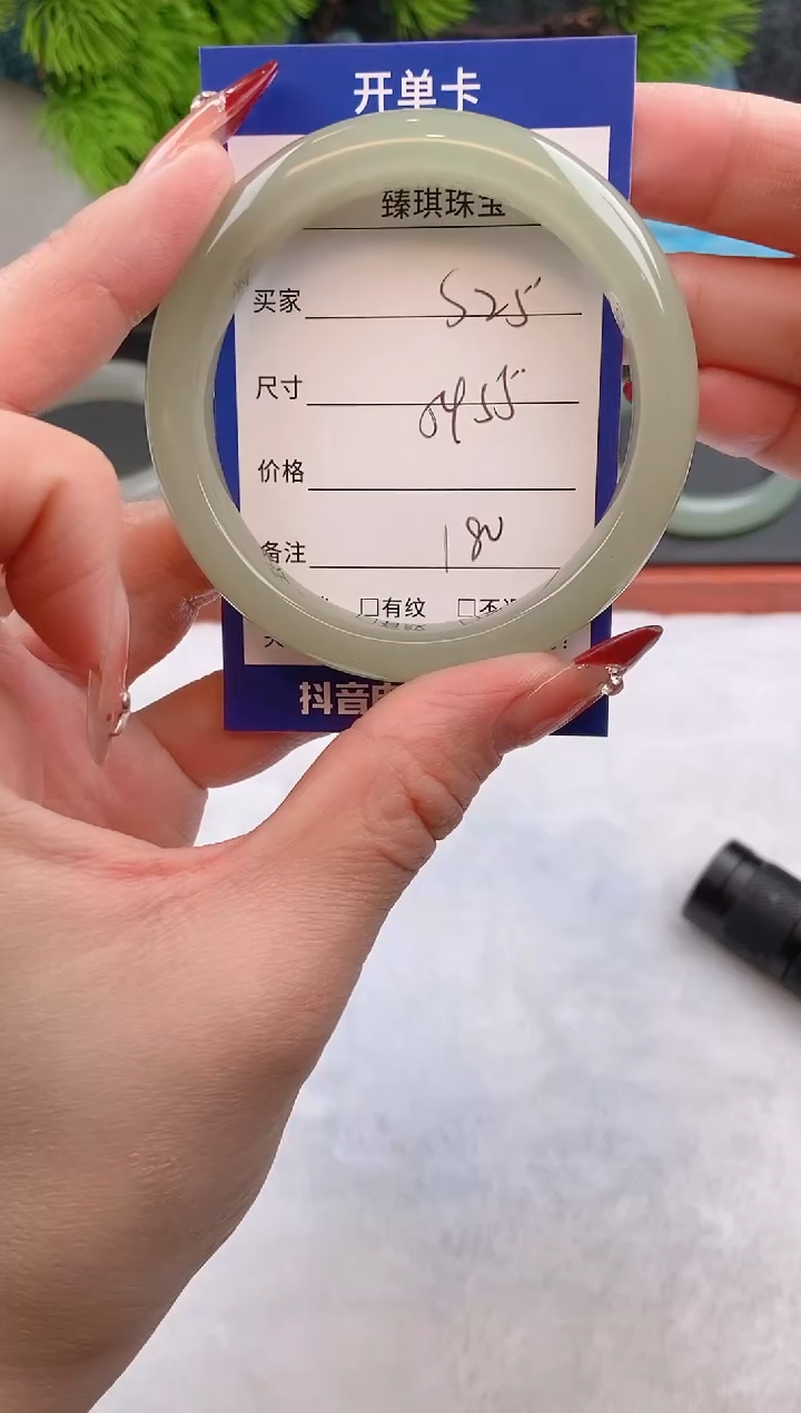 【闪购商品】石英质玉手镯未镶嵌s25东陵玉微色差