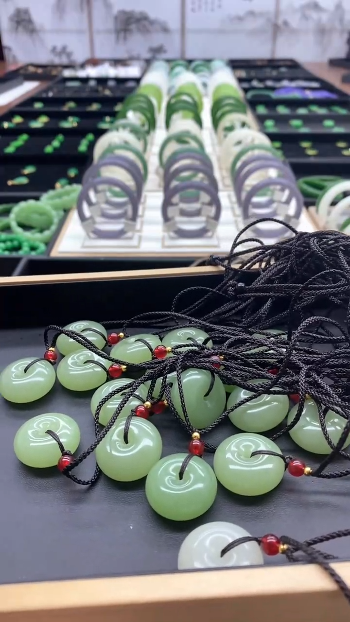 【闪购商品】和田玉未镶嵌吊坠(赠链)平安扣