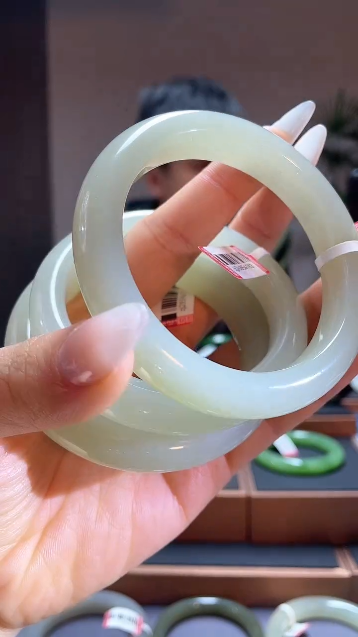 【闪购商品】和田玉手镯未镶嵌晴羊脂55-59多样性发一