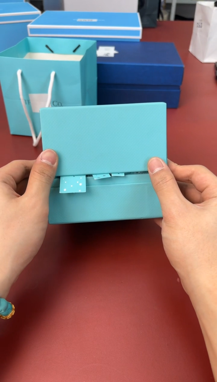 【闪购商品】瓷片新号开播全场漏@@CC17