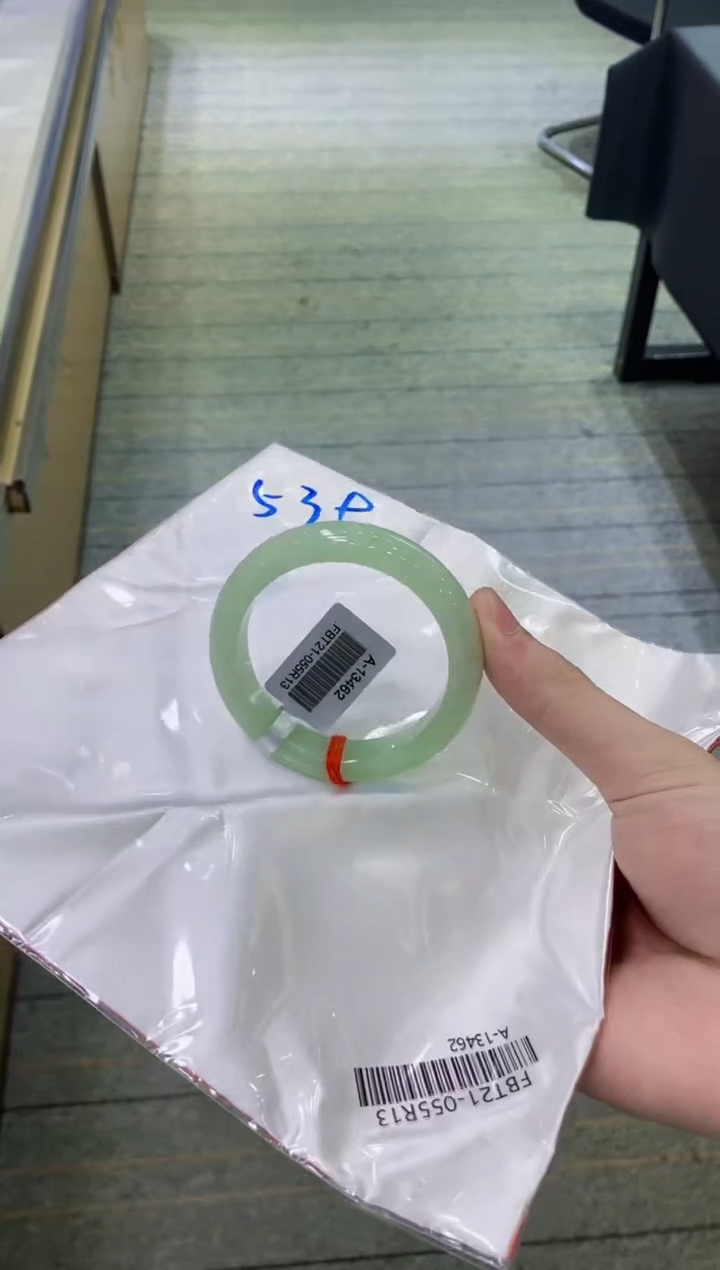 【闪购商品】翡翠手镯未镶嵌        