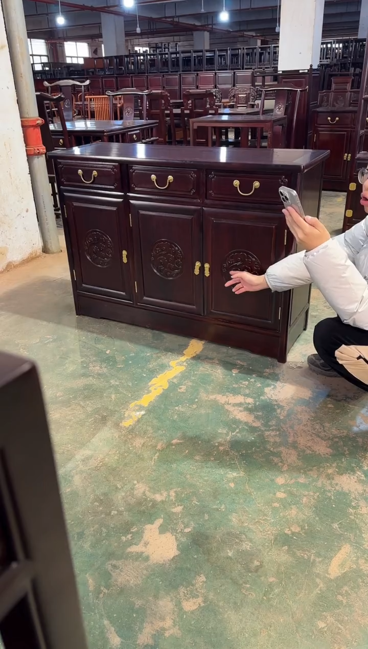 黑酸枝木类成套家具三门餐边柜