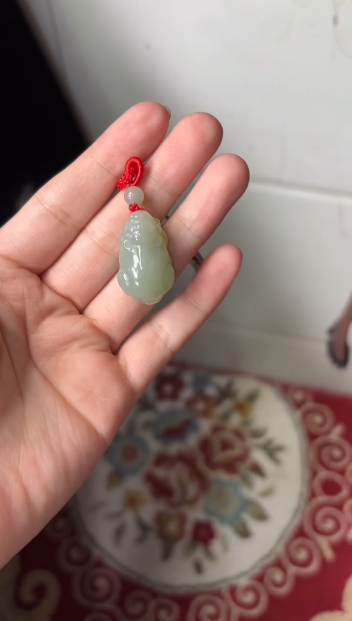 【闪购商品】和田玉吊坠(赠链)未镶嵌且末微色差近矿吊坠