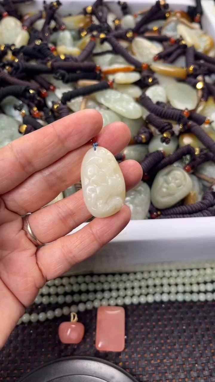 【闪购商品】和田玉颈饰未镶嵌多样性发货没有证书拍一发一有瑕