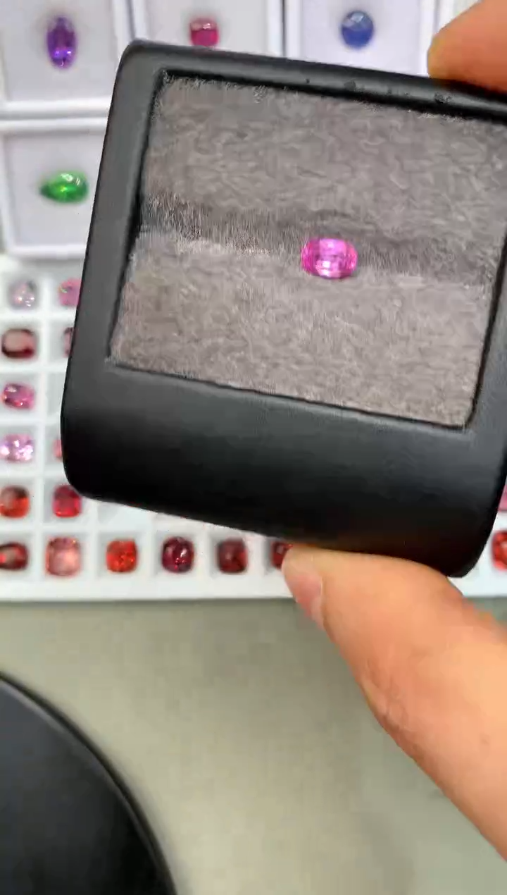 【闪购商品】定制蓝宝石裸石未镶嵌椭圆 粉色蓝宝石 1.05ct