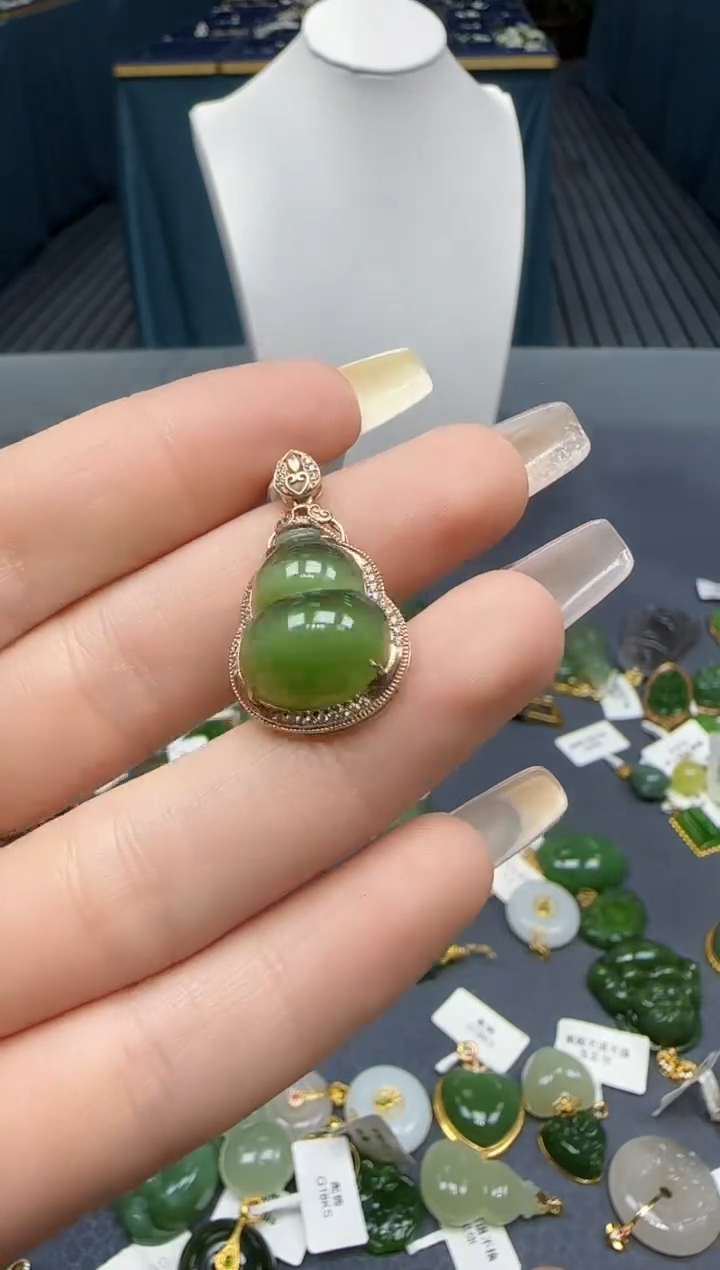 【闪购商品】和田玉挂件18K金镶嵌1