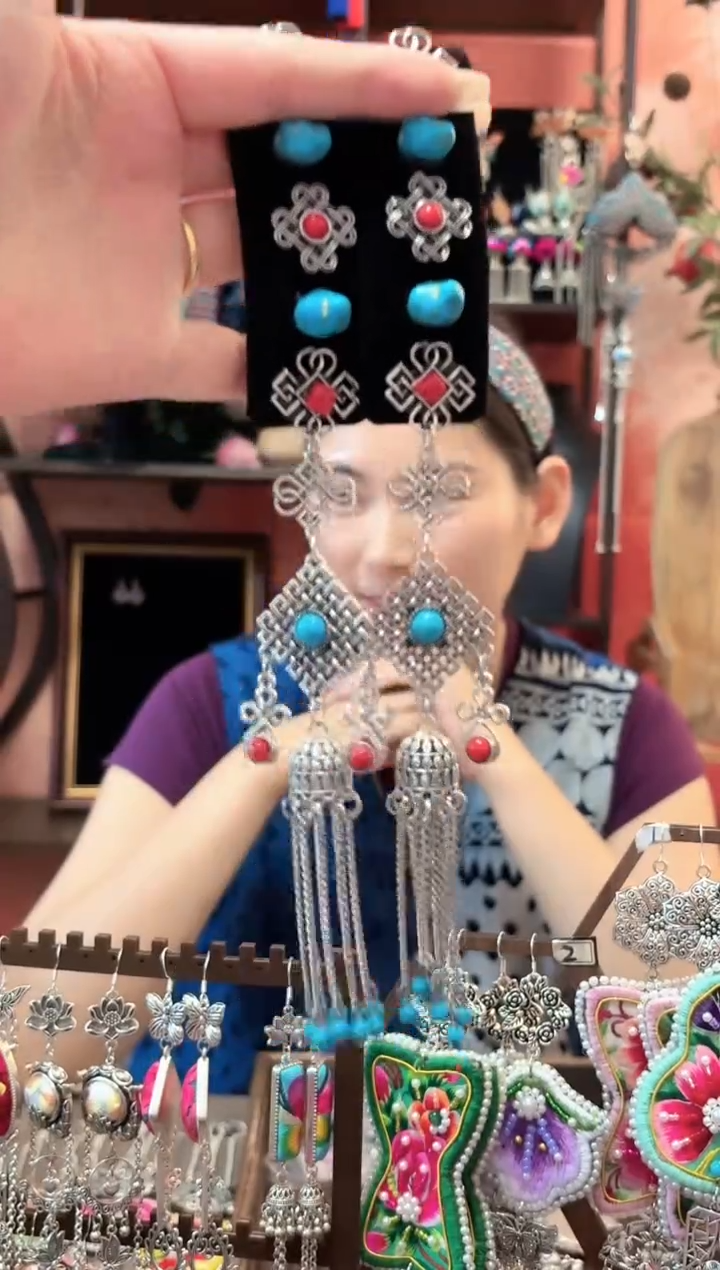 织绣云织谣民族风精美饰品   686