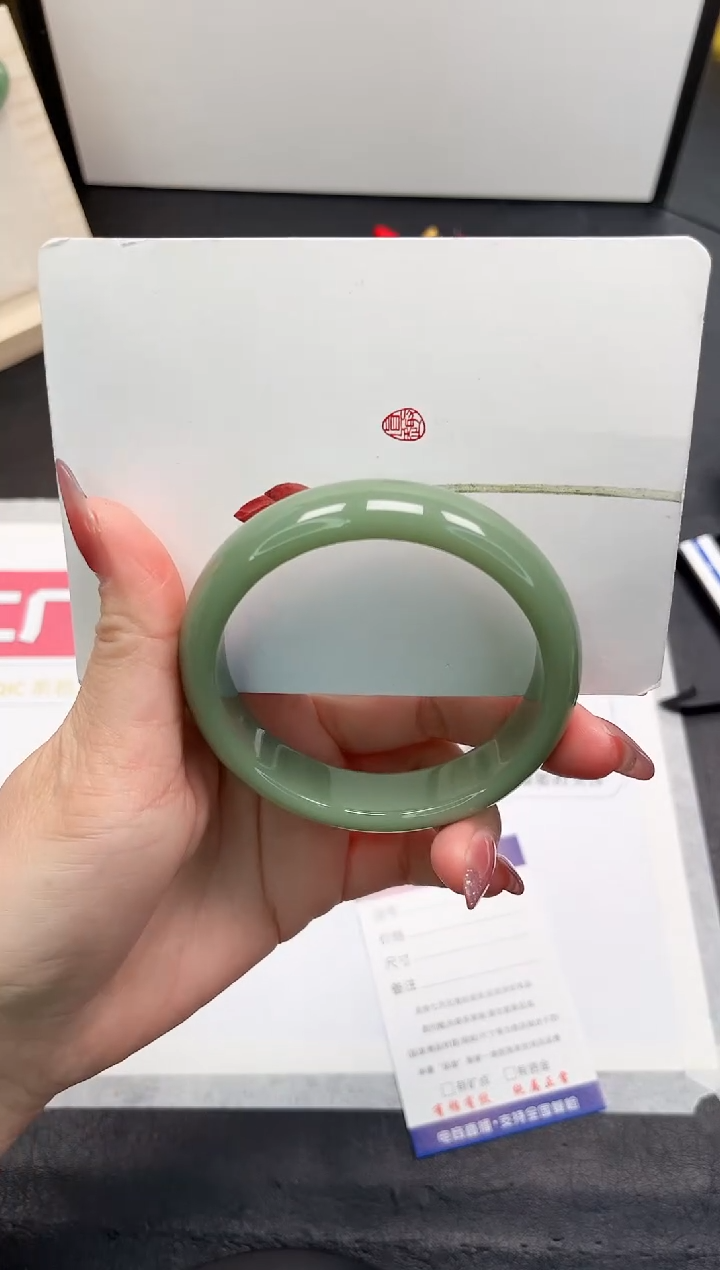 【闪购商品】石英质玉手镯未镶嵌192-59.1