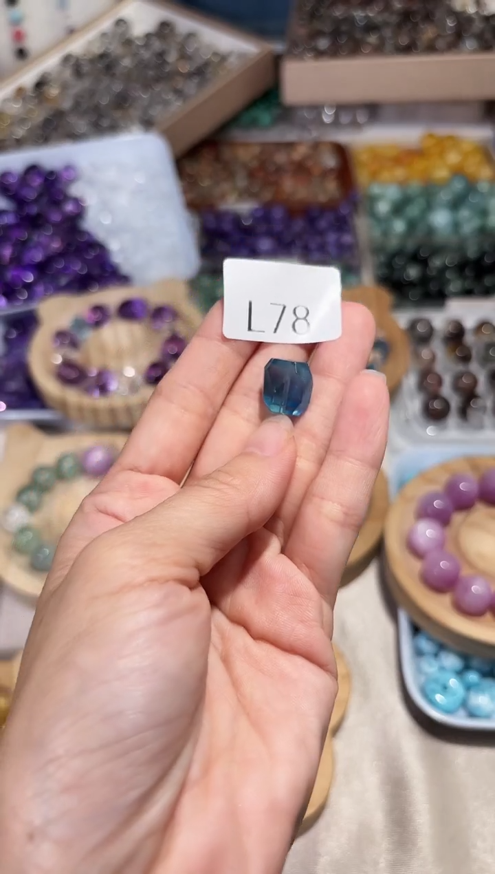 水晶手串未镶嵌L78魔鬼蓝海蓝宝随型宽卡12单颗