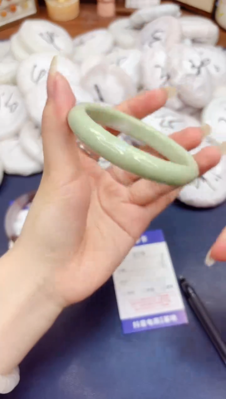 石英质玉手镯未镶嵌379-翠玉-圈口62