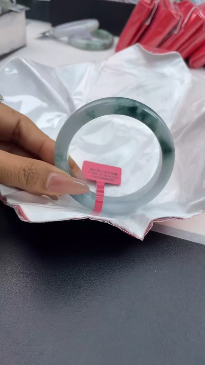 【闪购商品】翡翠手镯未镶嵌18翡翠手镯