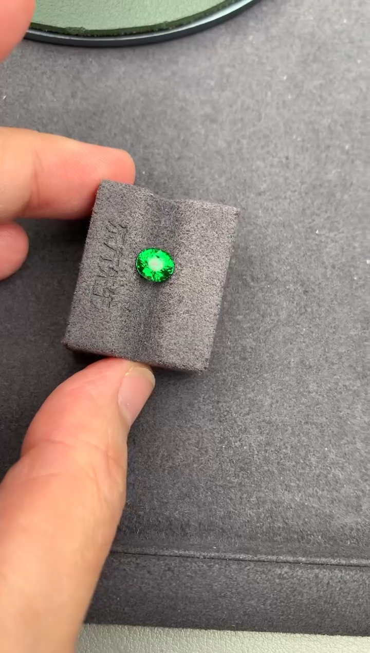 未镶嵌裸石石榴石（沙弗莱）1.08ct 沙弗莱 定制 BH