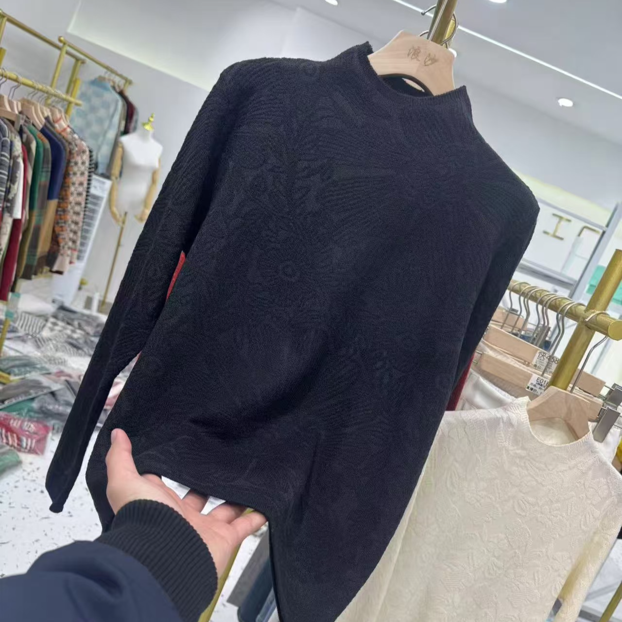 【黑色浮雕打底】时尚百搭休闲针织衫