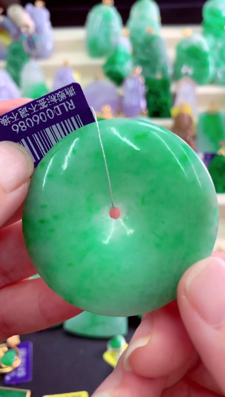 吊坠(不含链)未镶嵌翡翠挂件