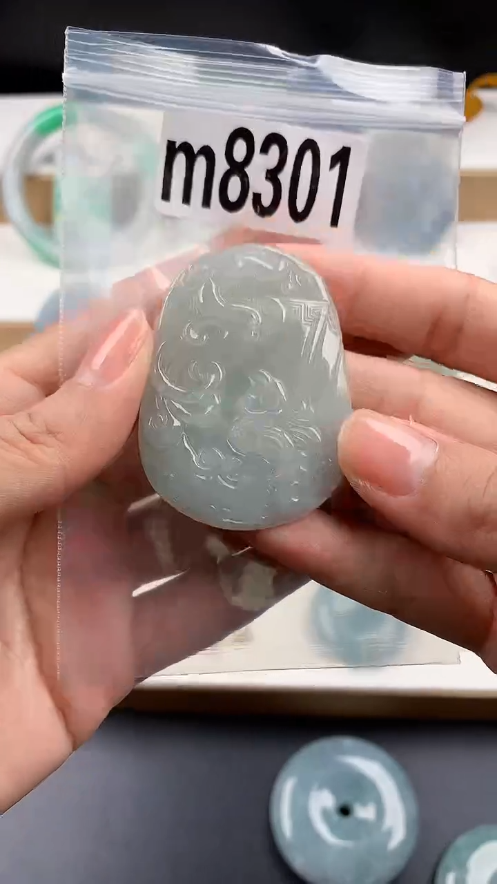 颈饰未镶嵌翡翠天然翡翠吊坠挂件