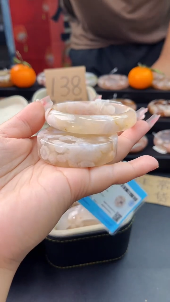 【闪购商品】石英质玉手镯未镶嵌赠送镯心（圈口）56