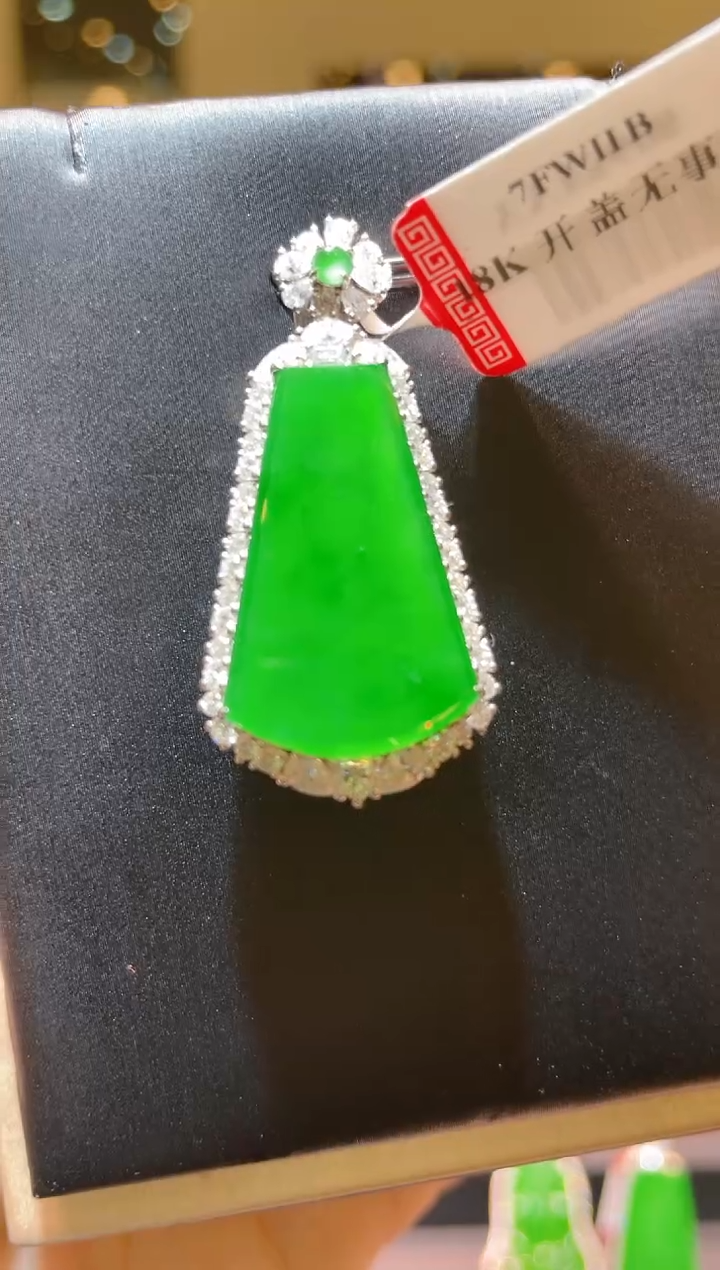 【闪购商品】翡翠吊坠(赠链)18K金镶嵌A86
