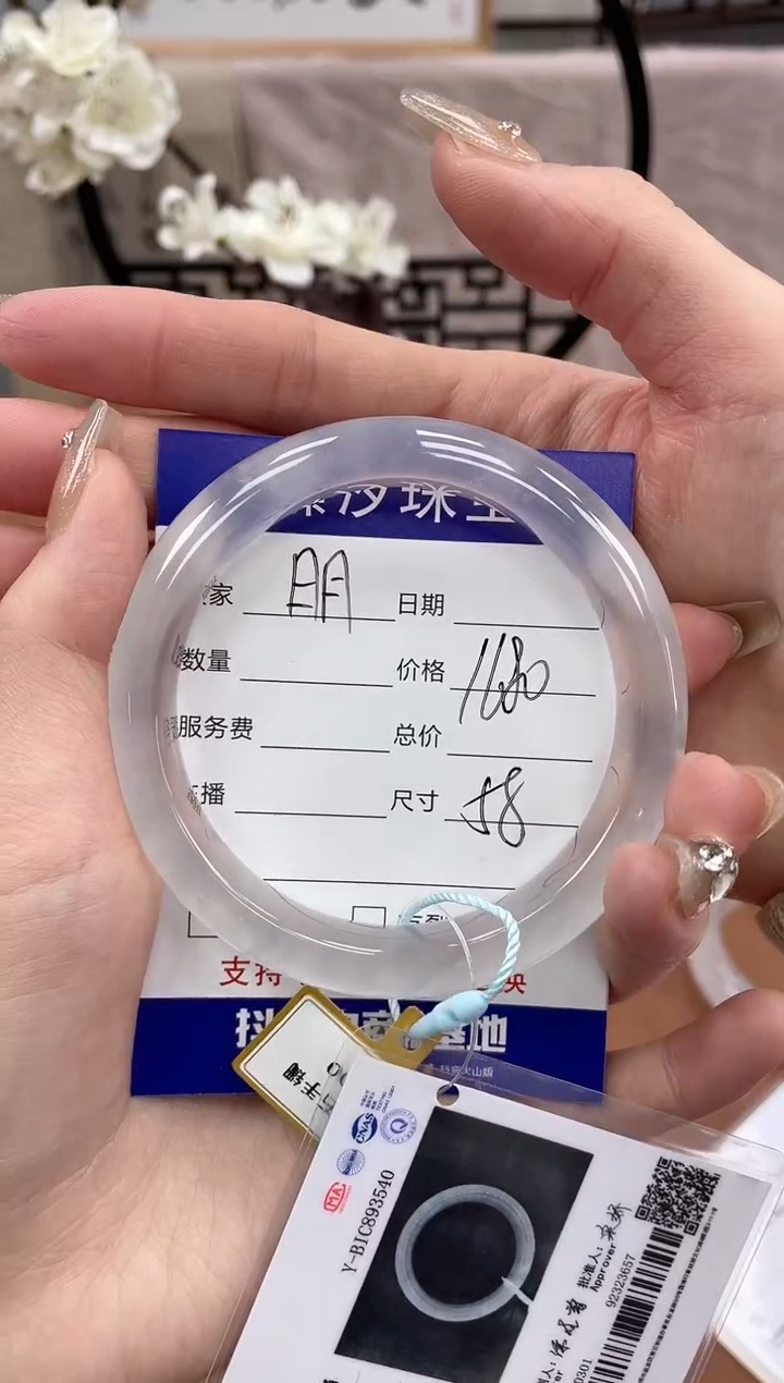 【闪购商品】石英质玉手镯未镶嵌月