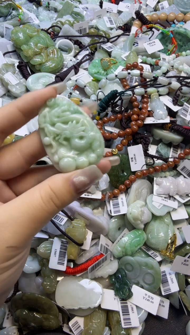 【闪购商品】翡翠颈饰未镶嵌00000872