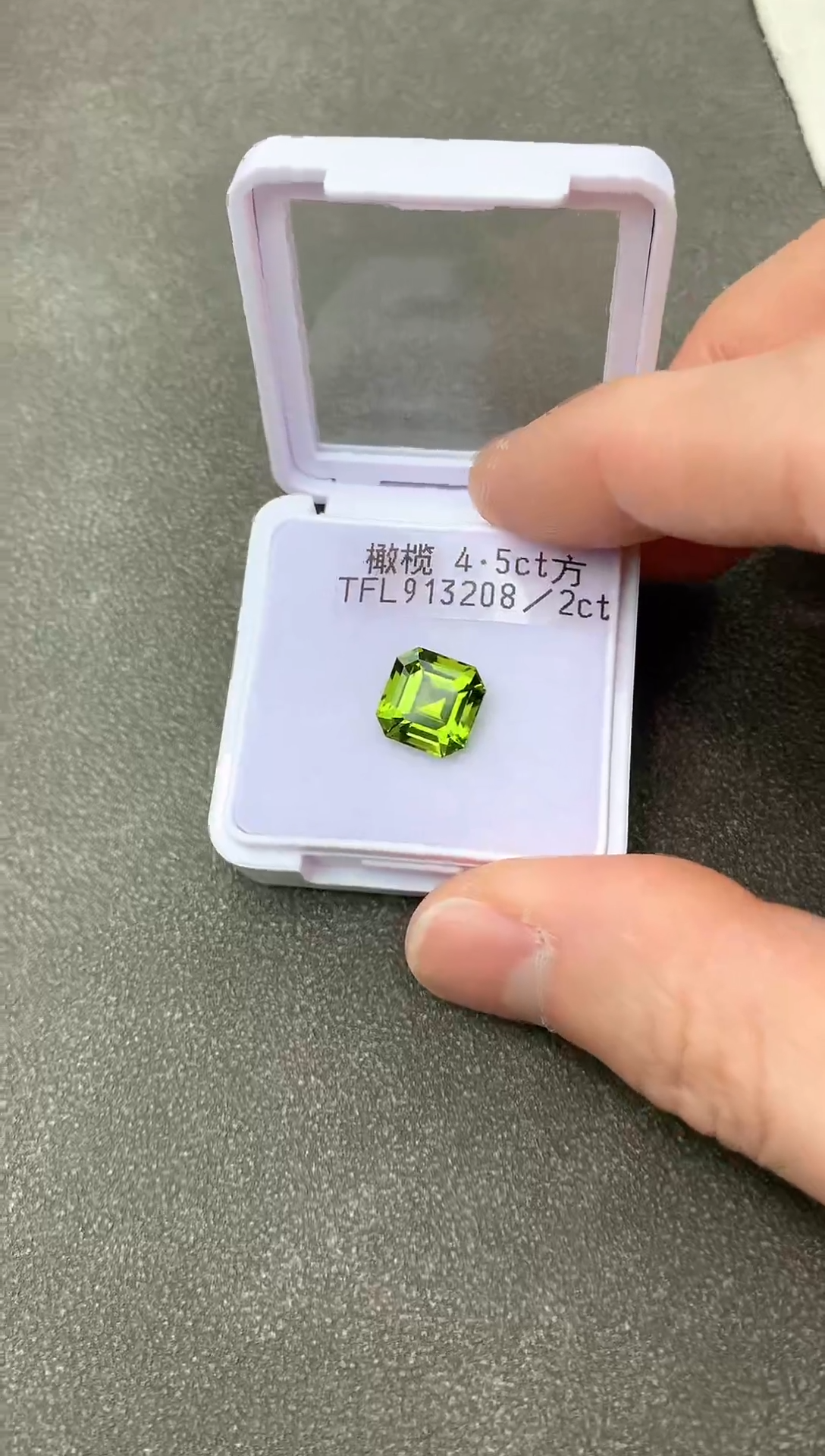 【闪购商品】橄榄石裸石未镶嵌4.5克拉 橄榄石