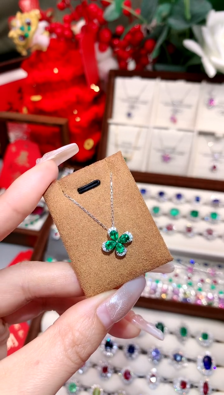 【闪购商品】祖母绿项链18K金镶嵌0.61ct/天然宝石/七天无理由
