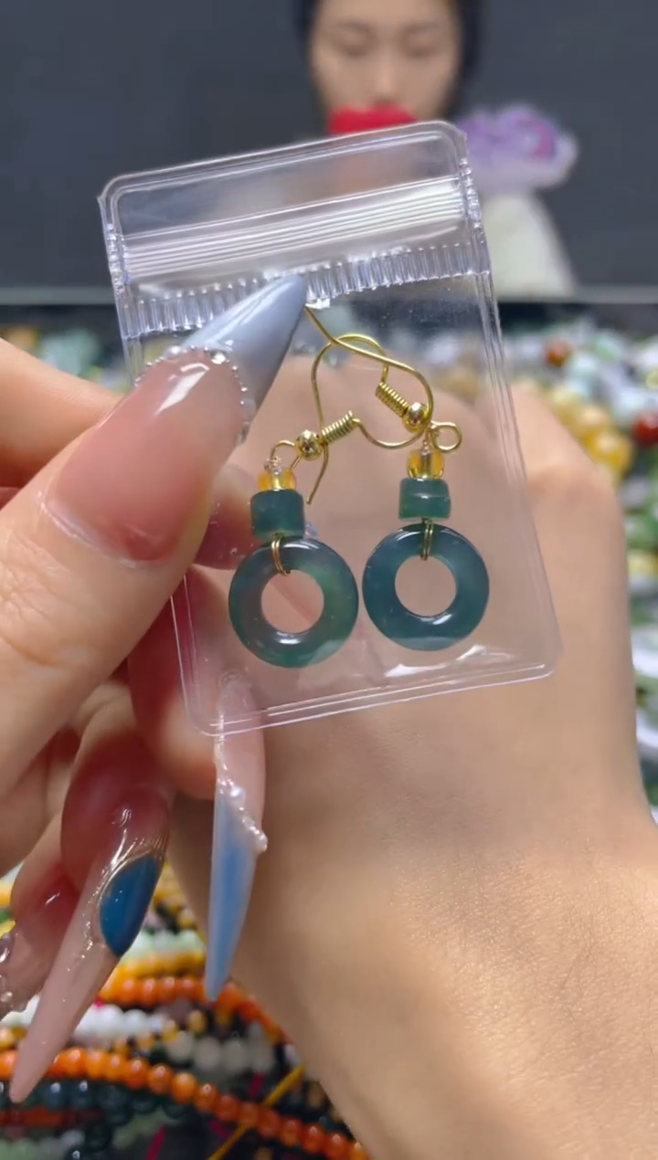 颈饰未镶嵌翡翠/V/翡翠A货，一件也是批发价