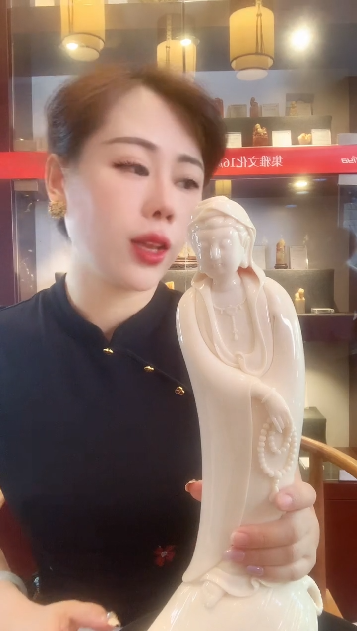 摆件立荷观音   