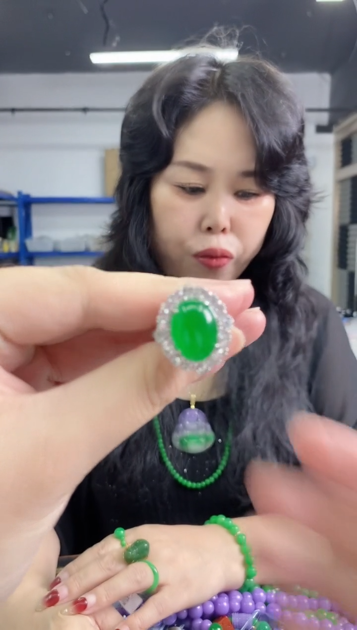 翡翠戒指未镶嵌闪购链接未镶嵌多样性发其一，颜色微差