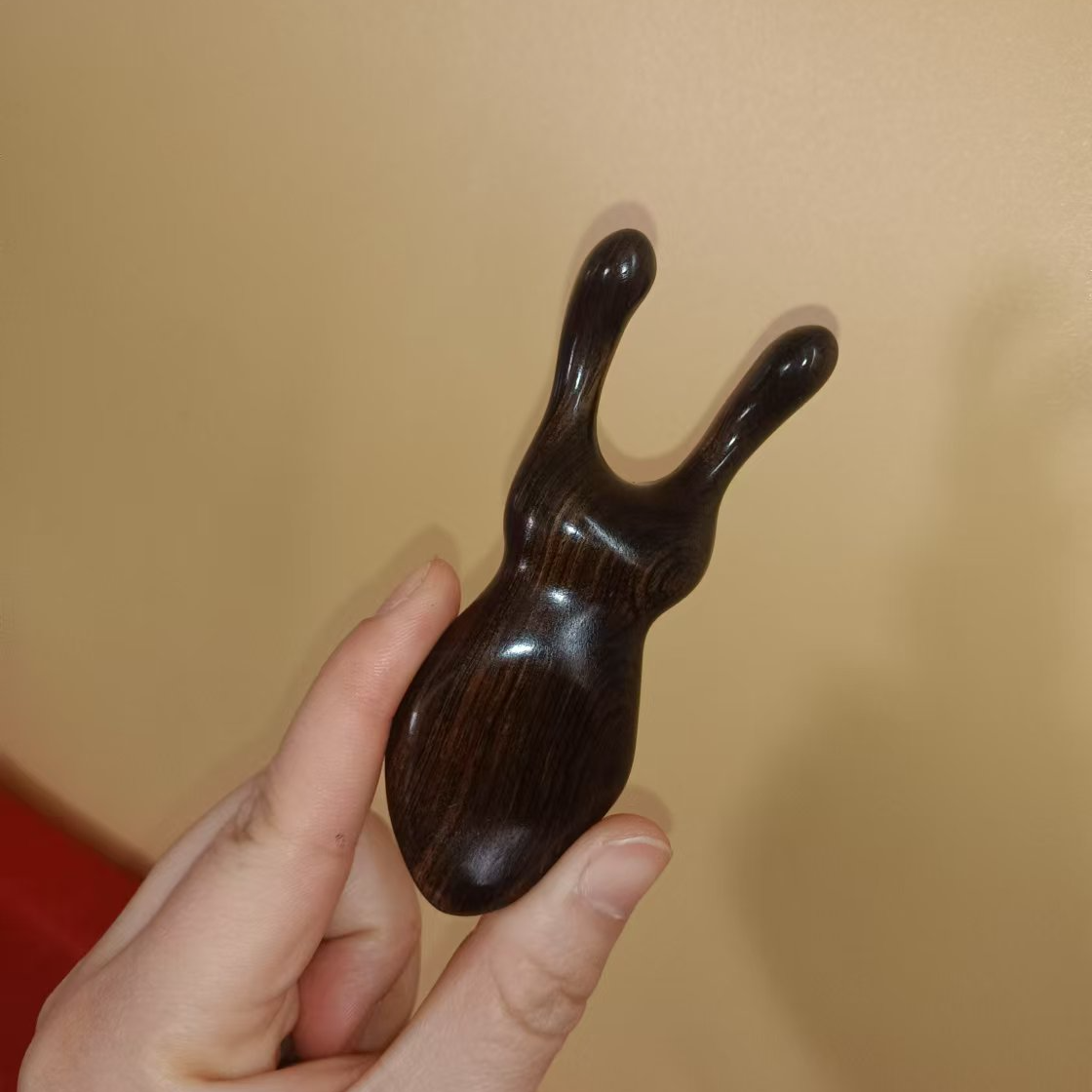 DC339-4紫光檀兔子造型按摩梳实木梳（多样性发货）