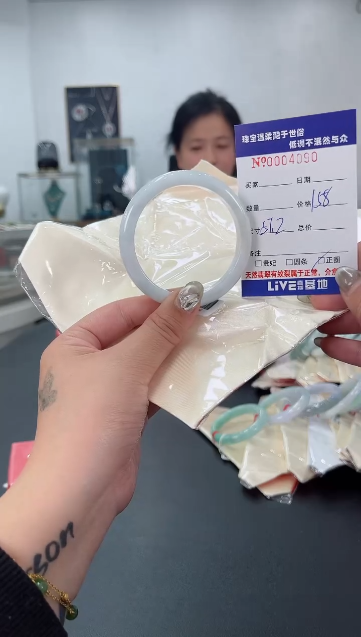 【闪购商品】翡翠手镯未镶嵌天然翡翠A货