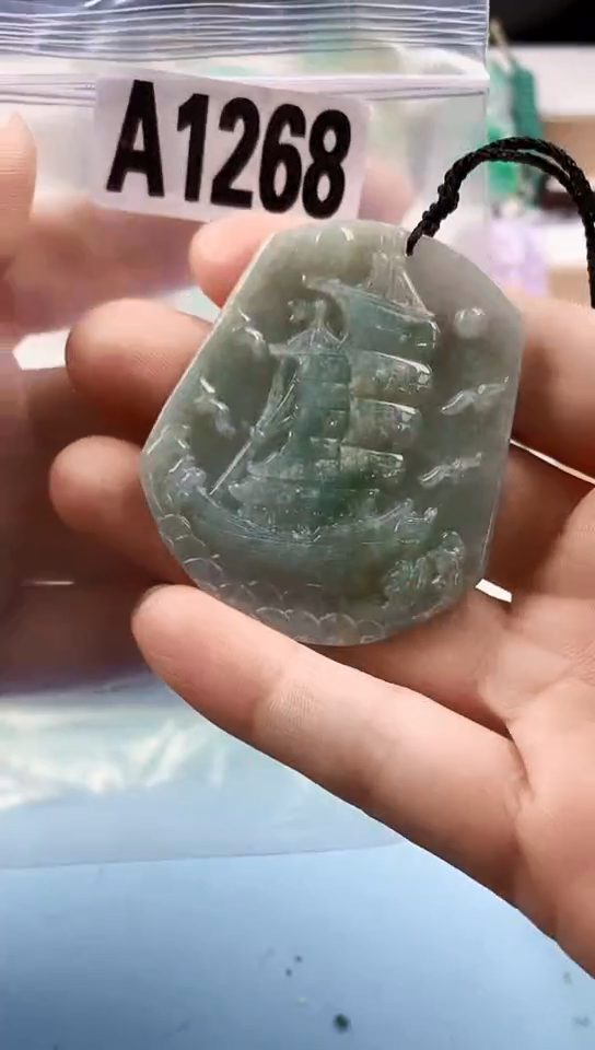 翡翠未镶嵌颈饰天然翡翠吊坠挂件