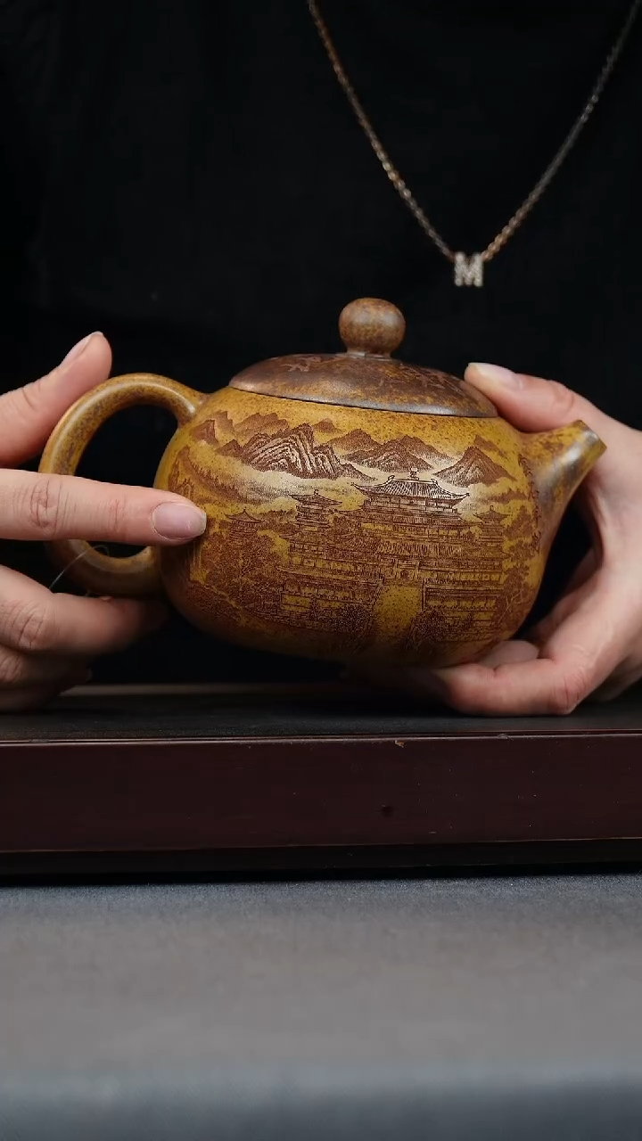 【闪购商品】紫砂茶壶龙骨金砂 大西施 刻山水