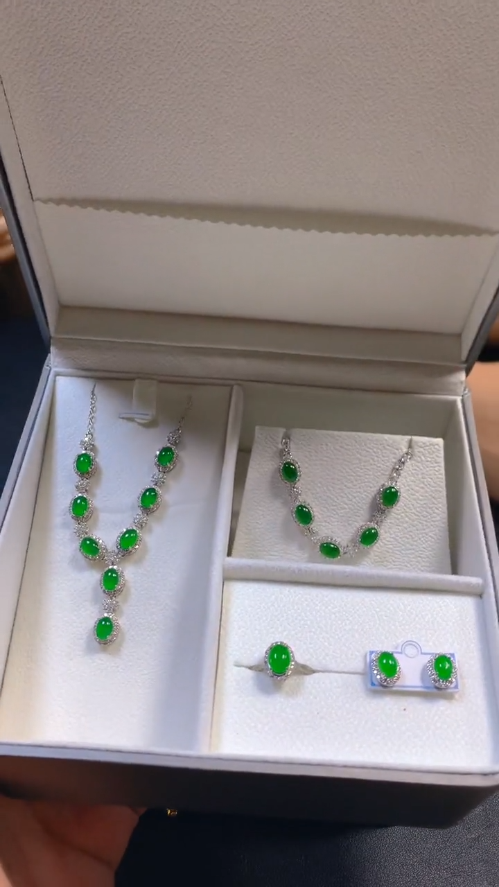 【闪购商品】翡翠颈饰未镶嵌0883960024多样性发一套盒