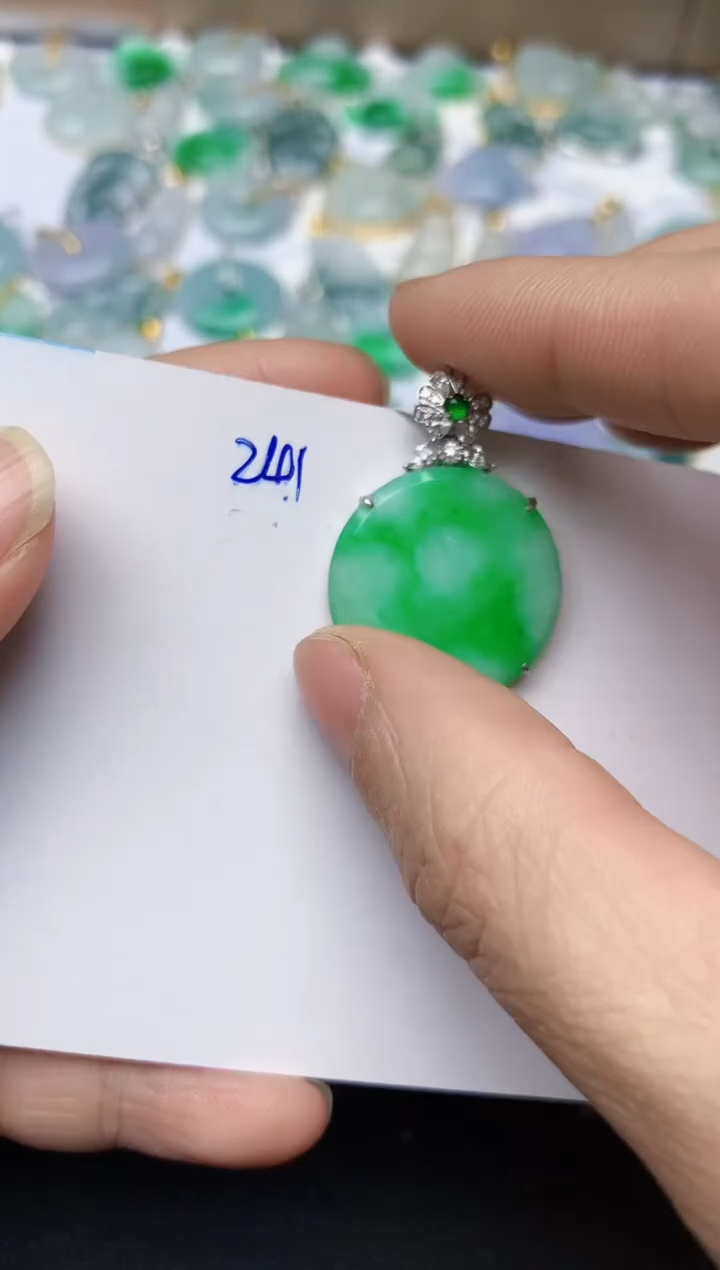 【闪购商品】翡翠颈饰18K金镶嵌天然翡翠A货