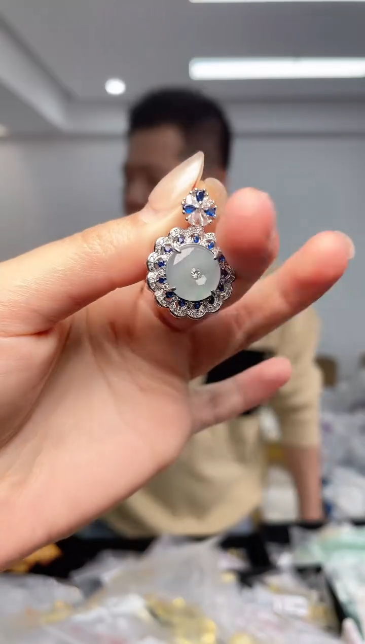 【闪购商品】翡翠吊坠(不含链)未镶嵌（多样性单个发货）