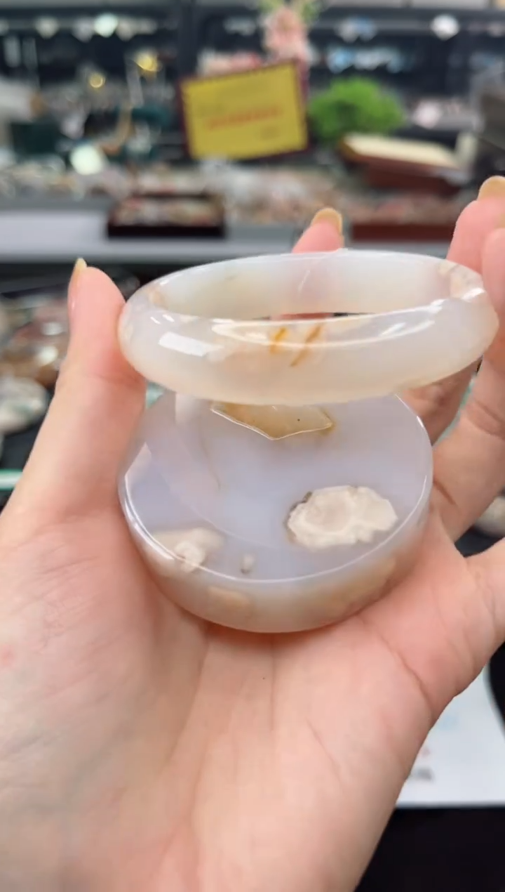 【闪购商品】石英质玉手镯未镶嵌57圈口（赠品镯心）1565625