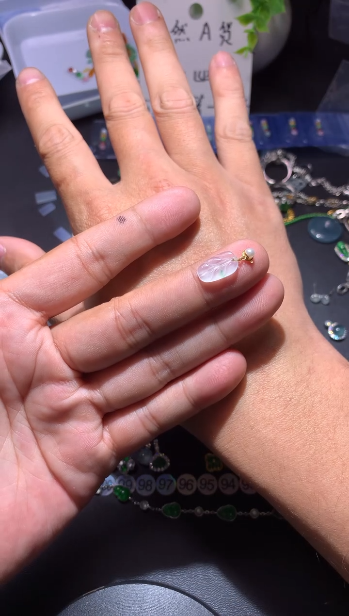 吊坠(不含链)18K金镶嵌翡翠1