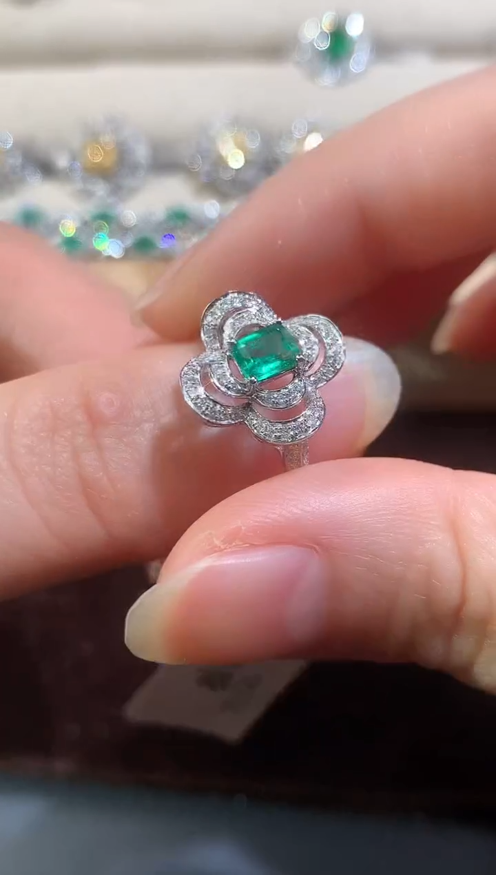 18K金镶嵌戒指祖母绿D13|3980