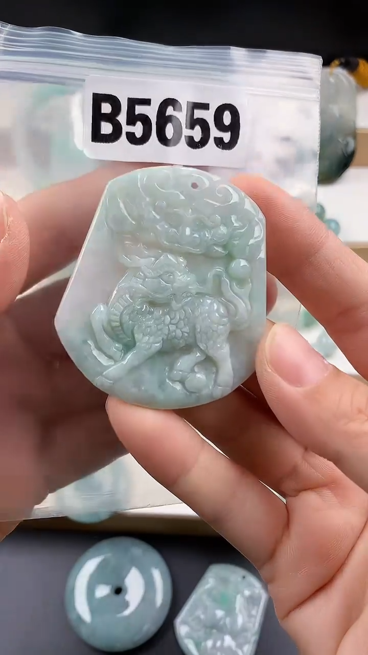 颈饰未镶嵌翡翠天然翡翠吊坠挂件