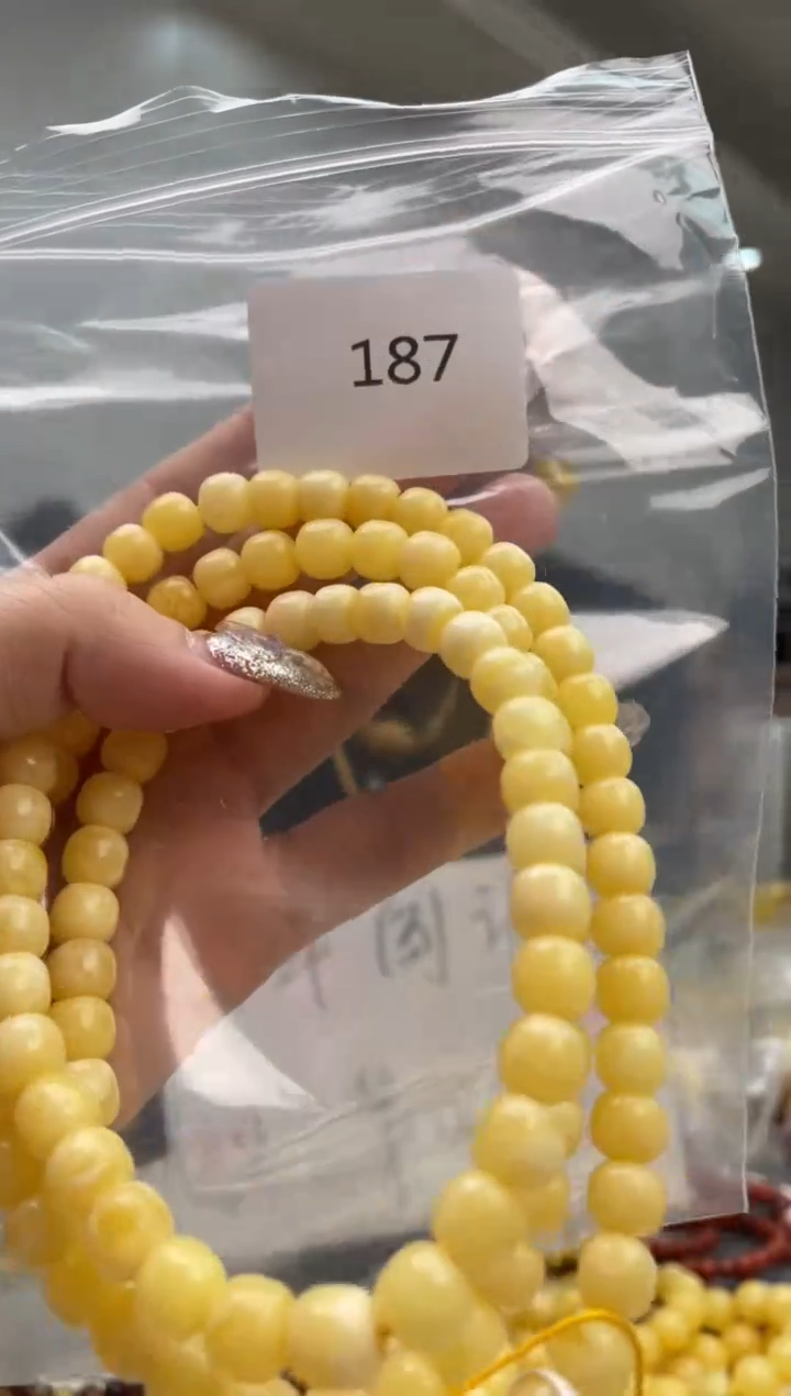 【闪购商品】琥珀裸石未镶嵌187多样性发其中一件