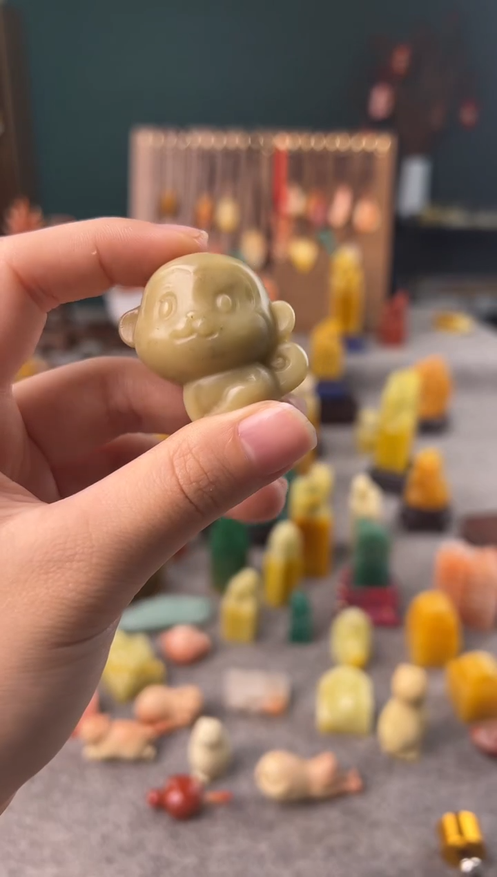 云南石封门青猴摆件3.6*1.6*