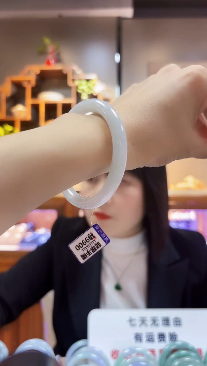 【闪购商品】翡翠颈饰未镶嵌56.8圆条手镯