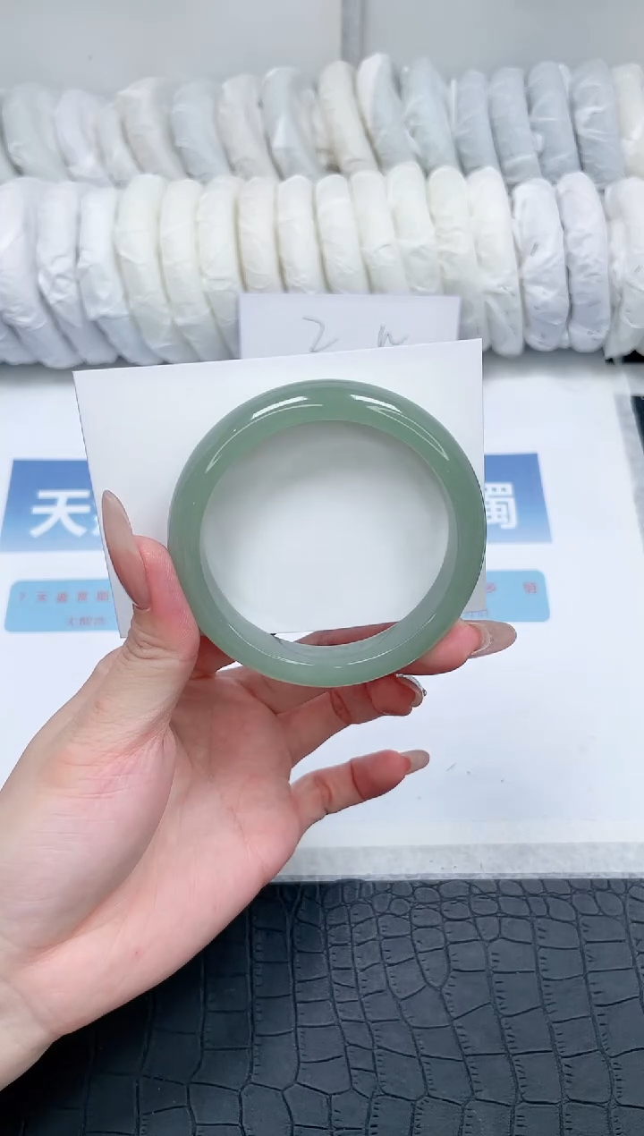 【闪购商品】石英质玉未镶嵌手镯N315-56.8