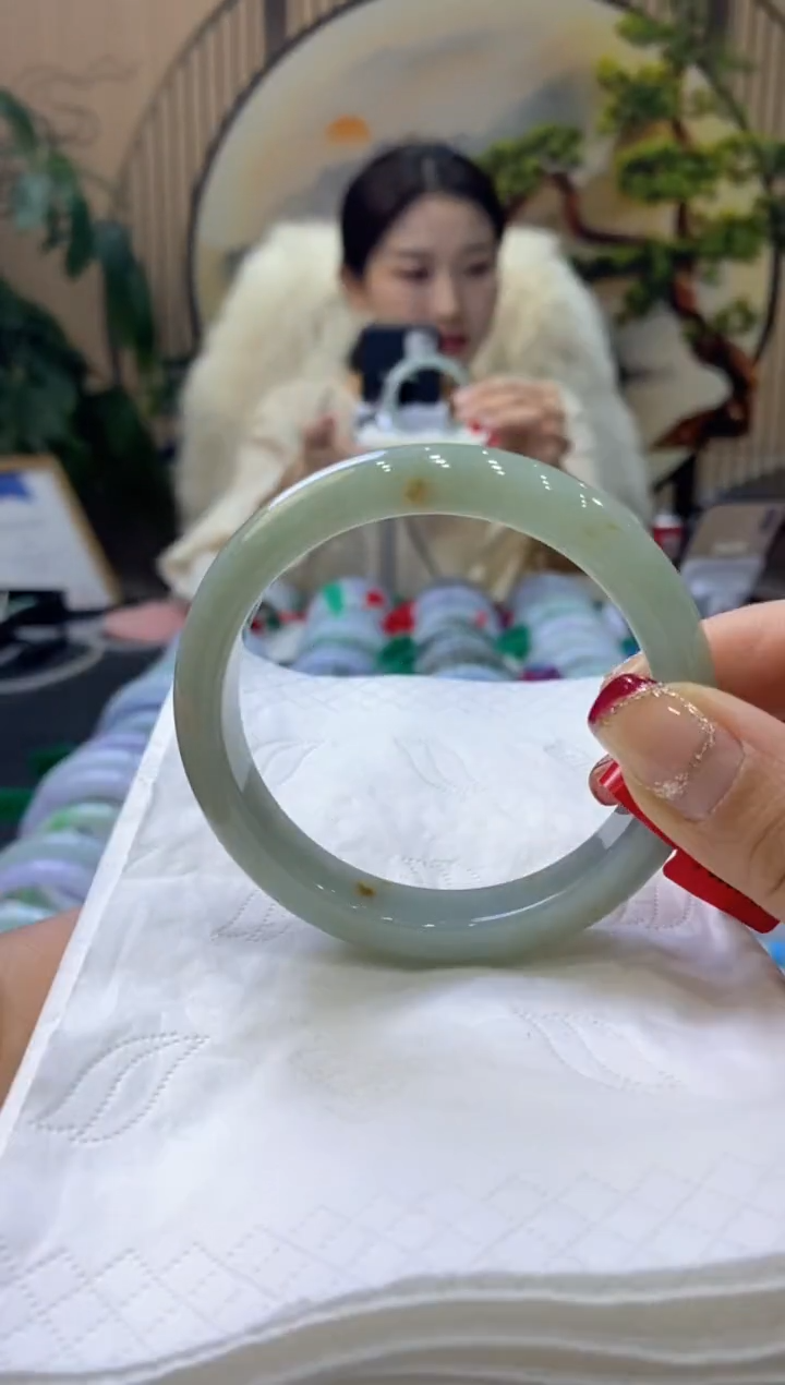 【闪购商品】翡翠手镯未镶嵌99903590