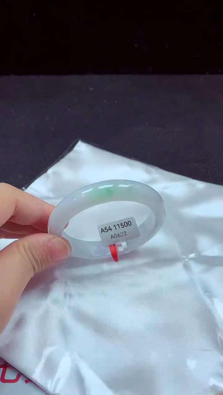 【闪购商品】翡翠手镯未镶嵌镯子54+