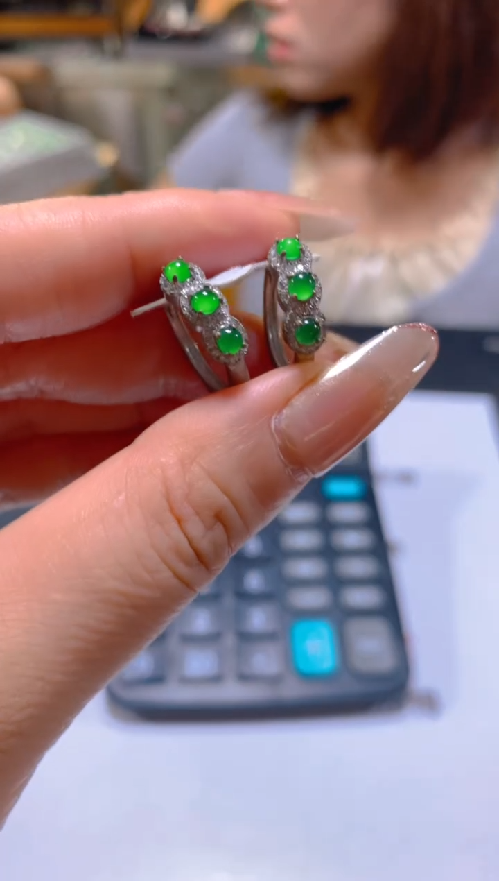 未镶嵌翡翠耳饰多样性发一