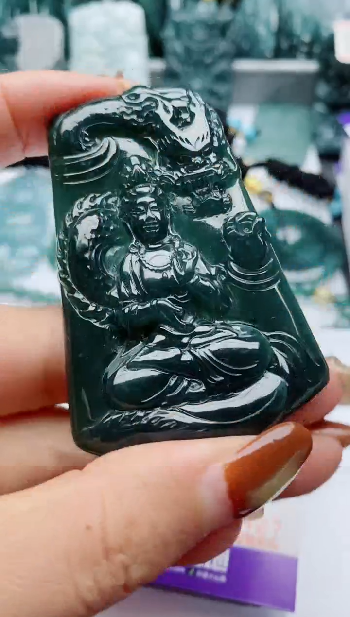 颈饰未镶嵌翡翠                