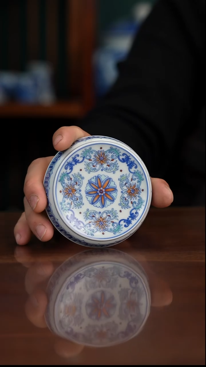 空山明月新斗彩凤尾草